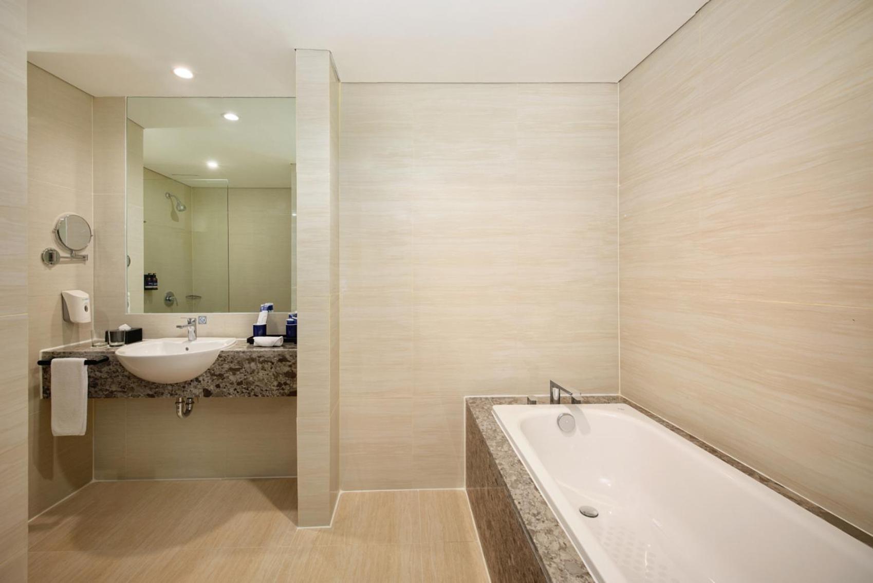 Aston Inn Pantai Losari נקסר מראה חיצוני תמונה